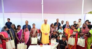 राज्यपाल रमेन डेका ने बैगा-बिरहोर आदिवासियों की संस्कृति को सहेजने की दी सीख