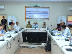 राज्यपाल रमेन डेका ने ली रायपुर जिले में विकासखंड स्तरीय समीक्षा बैठक