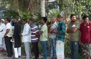 पश्चिम बंगाल में डायमंड हार्बर के 4 और मगरहाट पश्चिम के 11 बूथों दोबारा मतदान जारी