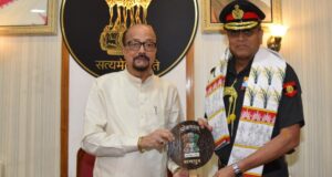 राज्यपाल डेका से लेफ्टिनेट जनरल अनिंद्या सेनगुप्ता ने की सौजन्य भेंट