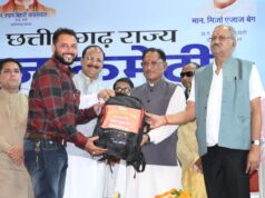 Chief Minister Shri Vishnu Deo Sai distributes first aid kits to Haj pilgrims; extends best wishes for a safe and successful journey