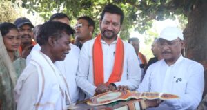 सुशासन तिहार: मुख्यमंत्री श्री विष्णु देव साय ने पीएम जनमन के हितग्राही को सौंपी खुशियों की चाबी