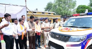 वित्त मंत्री श्री ओपी चौधरी ने रायगढ़ को मिली 16 अत्याधुनिक डायल-112 ईआरवी वाहनों को दिखाई हरी झंडी