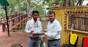 सुकमा के आदिवासी किसान के बेटे बारसे रोशन ने JEE एडवांस में गाड़े झंडे
