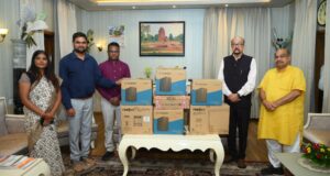 स्वेच्छानुदान मद से सुदूर वनांचल स्थित स्वामी आत्मानंद स्कूल, मांझीगुडा को 10 कंप्यूटर प्रदत्त