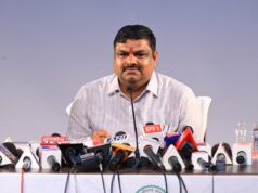 स्कूल शिक्षा विभाग माननीय मंत्री श्री गजेंद्र यादव एवं सचिव डॉ. कमलप्रीत सिंह सचिव, छत्तीसगढ़ शासन स्कूल शिक्षा विभाग विभागीय गतिविधियों एवं उपलब्धियों पर आज छत्तीसगढ़ संवाद के ऑडिटोरियम संयुक्त रूप से प्रेस कॉन्फ्रेंस को संबोधित करते हुए
