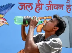 पिछले दिन से भीषण गर्मी झेल चुके देश के बड़े हिस्से में गुरुवार को तेज हवाओं के साथ बारिश से कुछ राहत मिली