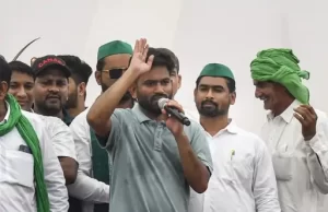कॉकरोच जनता पार्टी (CJP) ने मंगलवार को दिल्ली के जंतर-मंतर पर लगातार चौथे दिन अपना धरना-प्रदर्शन जारी रखा